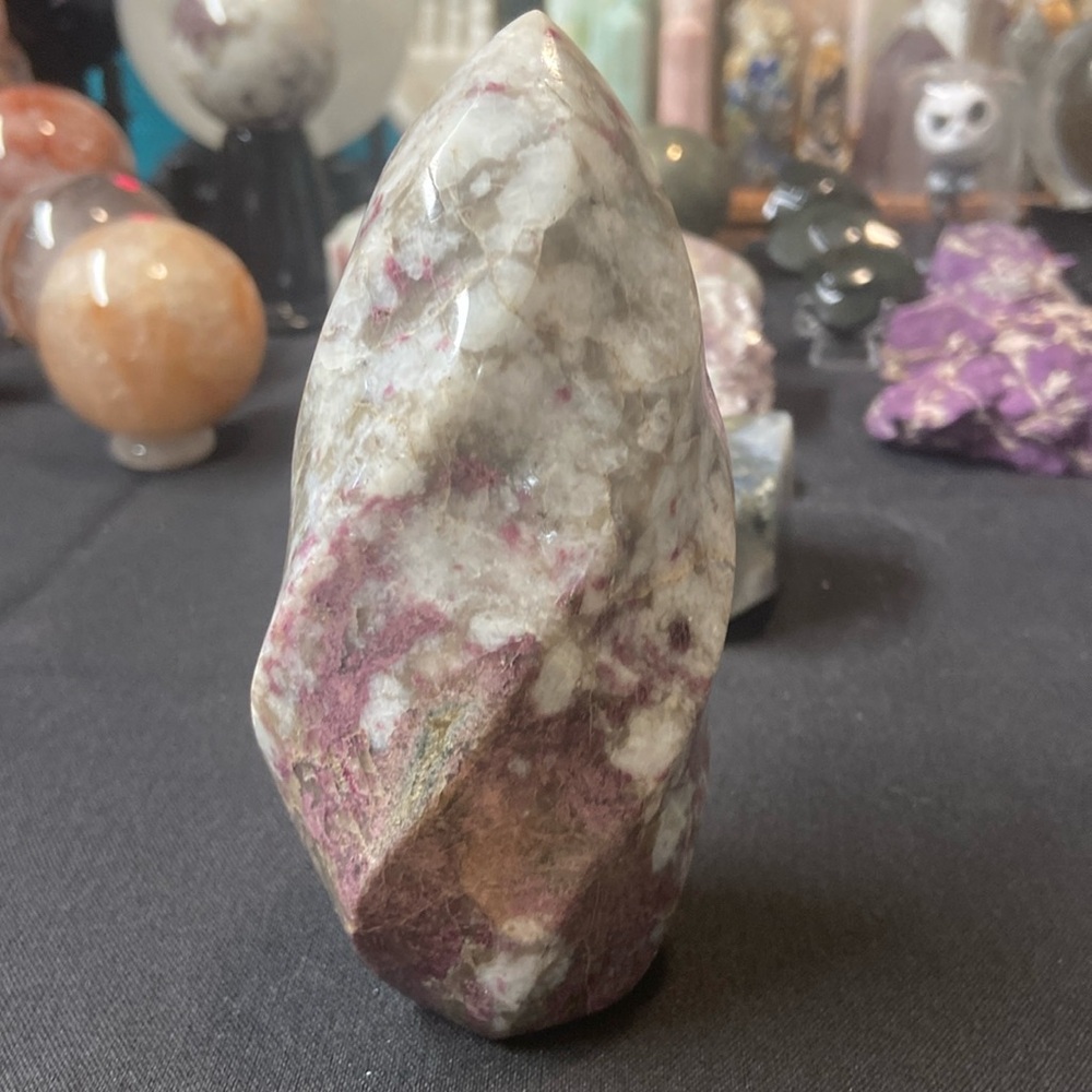 rare plum blossom tourmaline flame 436 g 5"1/2  tall has a beautiful twist